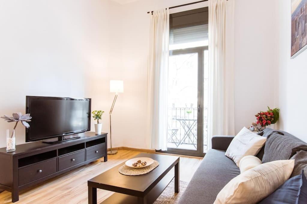 One Bedroom Flat Close To Beach Барселона Экстерьер фото
